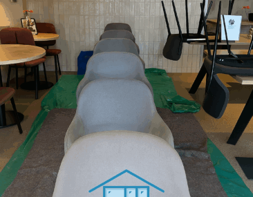 Horecastoelen reinigen bij Brownies&downieS in Waalwijk door Mobiele Cleaners