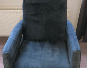 hier zijn alle gelvlekken van de stoel verwijderd