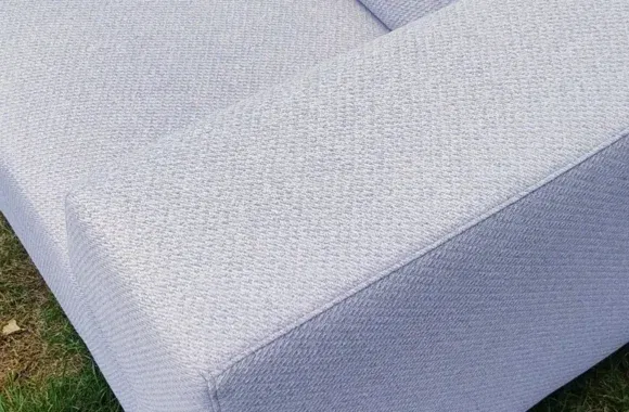 is helemaal schoongemaakt de bank door mobiele cleaners