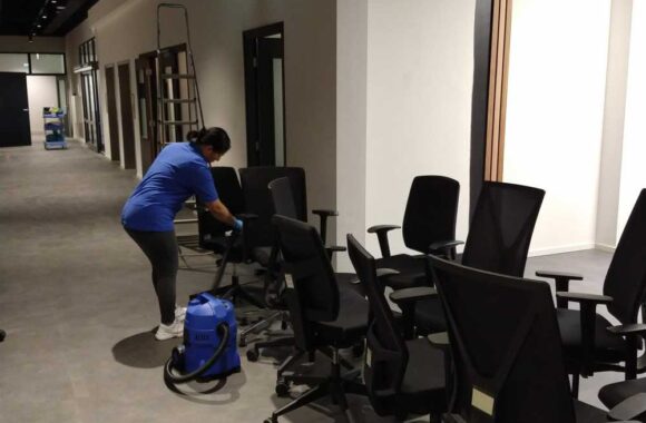 Kantoorstoelen En Kantinestoelen Reinigen Breda Afbeelding 3