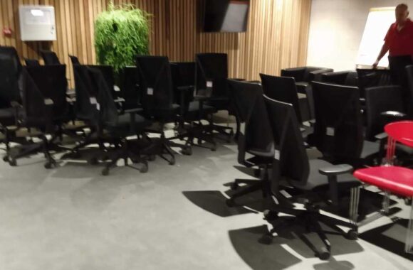 Kantoorstoelen En Kantinestoelen Reinigen Breda Afbeelding 4