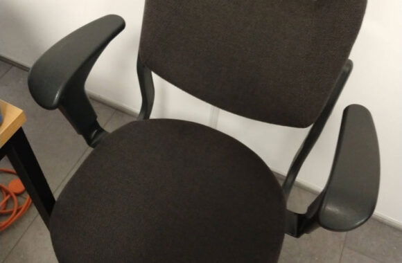 meubelreiniging-kantoorstoelen-laten-reinigen-zakelijk-solvid-tilburg-ref022022-5