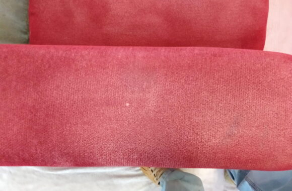 meubelreiniging-stoffen-bank-rood-laten-reinigen-oosterhout-ref022022-1