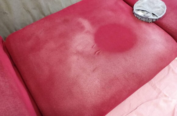 meubelreiniging-stoffen-bank-rood-laten-reinigen-oosterhout-ref022022-2