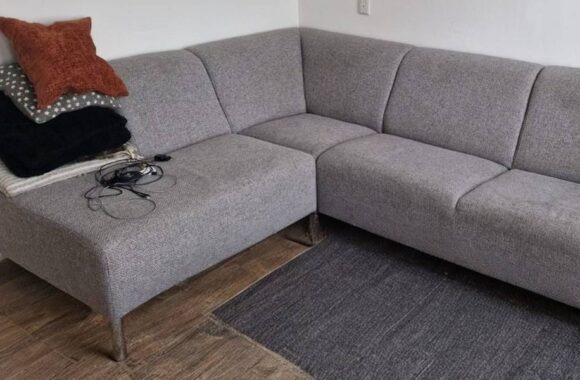 Bank voor reiniging in Best door Mobiele Cleaners, eindresultaat te zien in video van dochter Micky