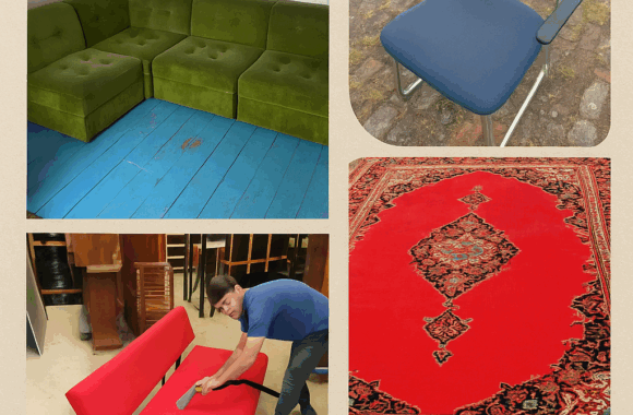 Groene jaren '70 bank in velours stof voor reiniging, geplaatst op blauwe vloer in een retro-interieur.